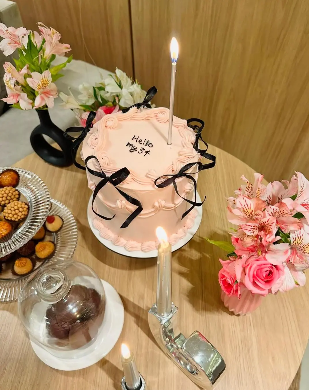 Camadas de glacê e enfeites ajudam na decoração