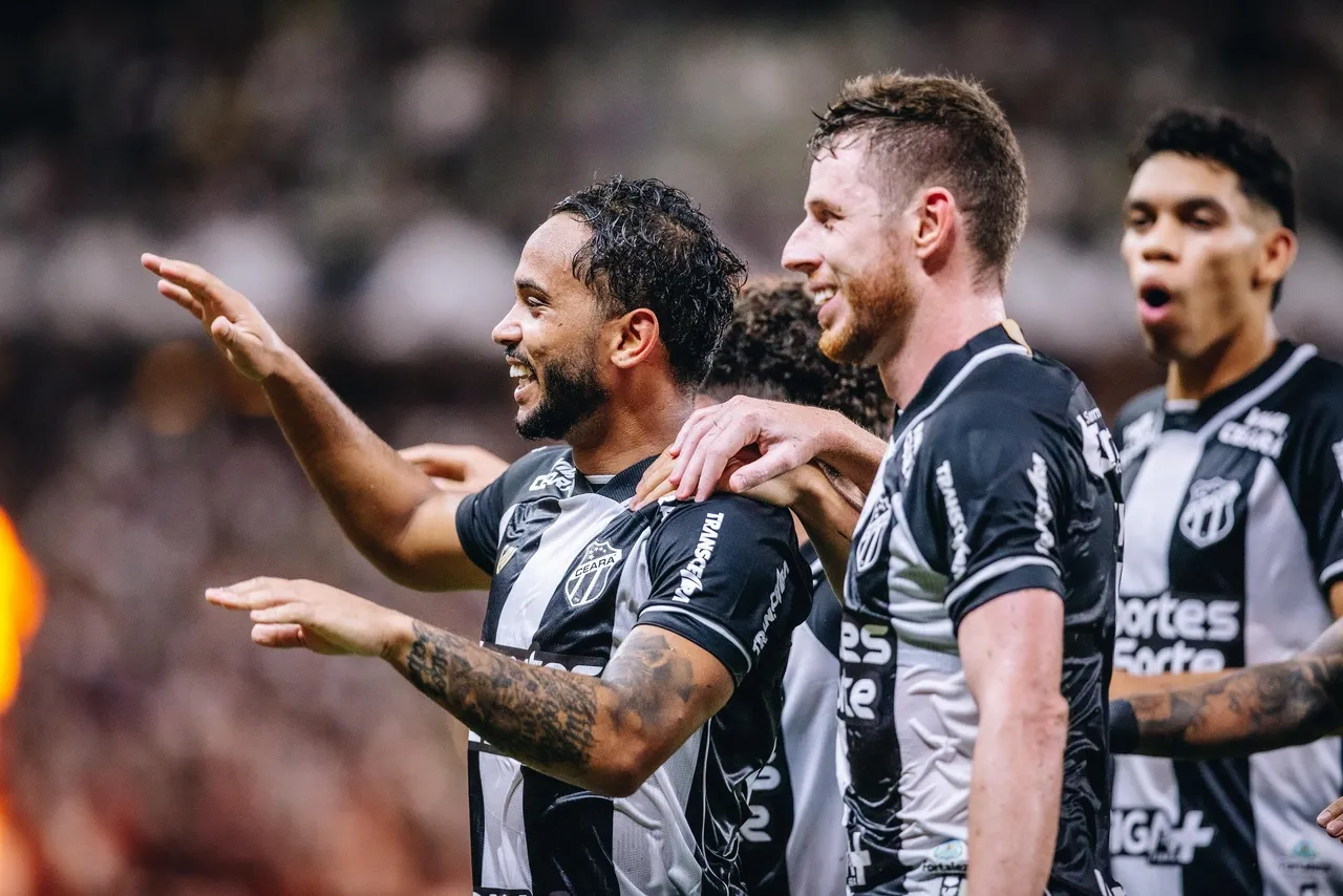 O Ceará abriu o placar com Lourenço no fim do 1º tempo