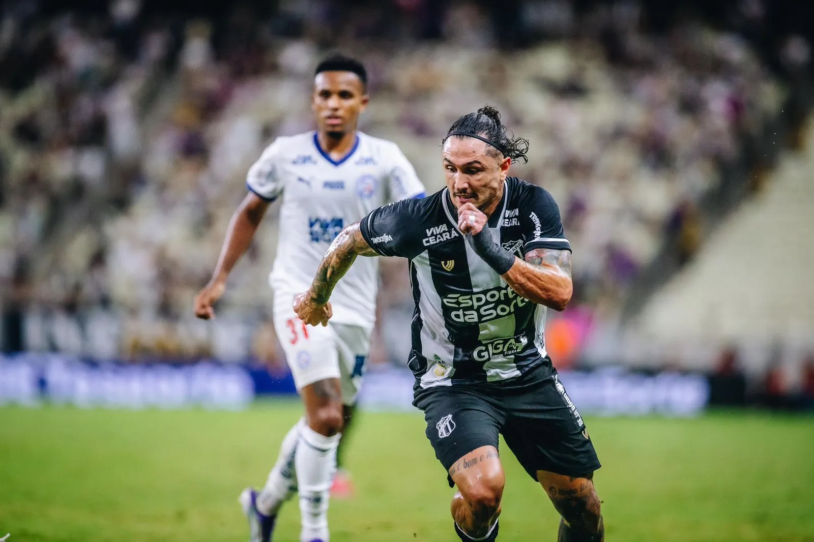 O meia Vina entrou no decorrer do 2º tempo e desperdiçou grande chance para o Ceará