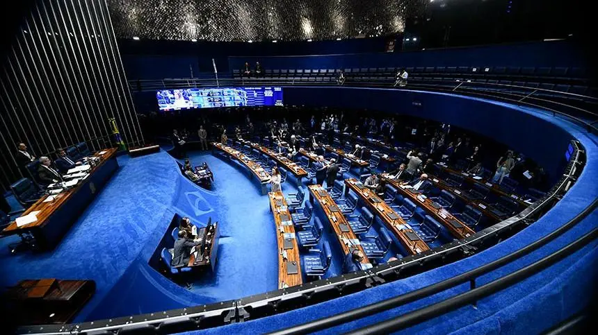 Imagem da notícia: Presidente da CCJ quer pautar PEC da Blindagem quarta-feira (26): 'sepultar de vez esse assunto'