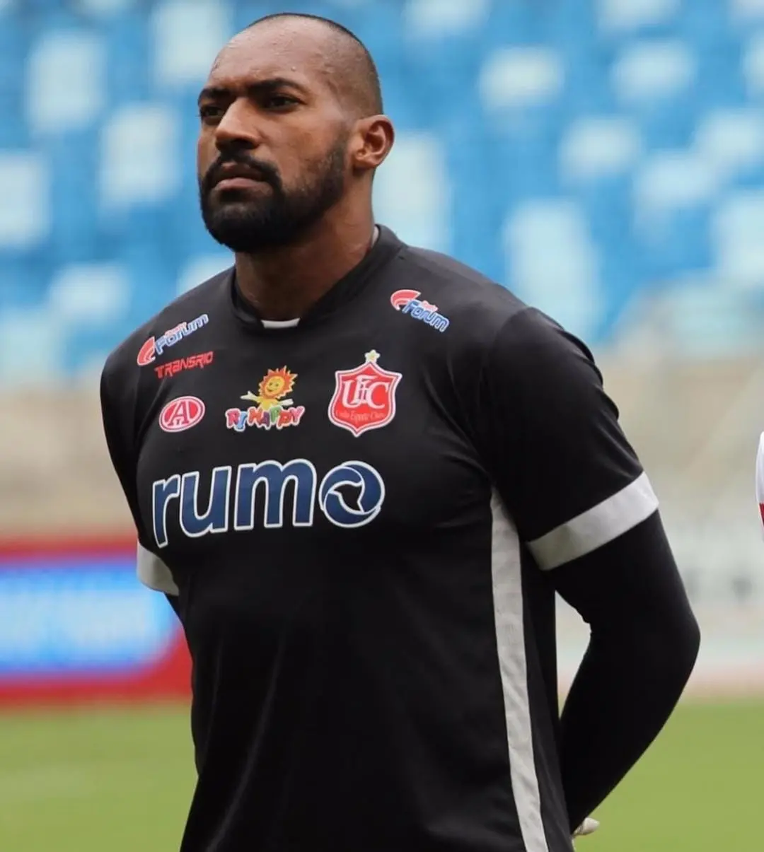 Imagem da notícia Neneca, ex-goleiro, morre aos 45 anos após infarto durante jogo de futebol