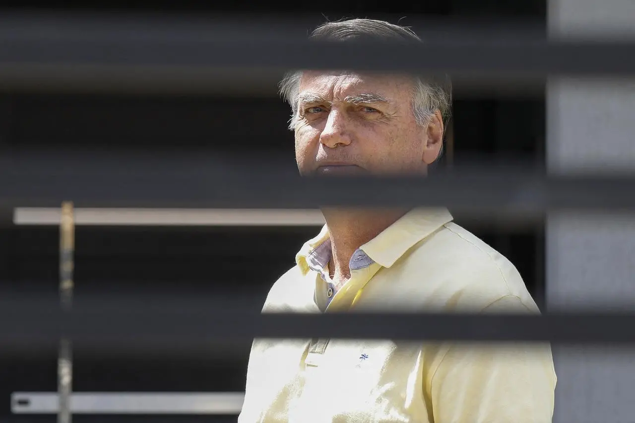 Imagem da notícia: Defesa de Bolsonaro pede que STF revise prisão domiciliar