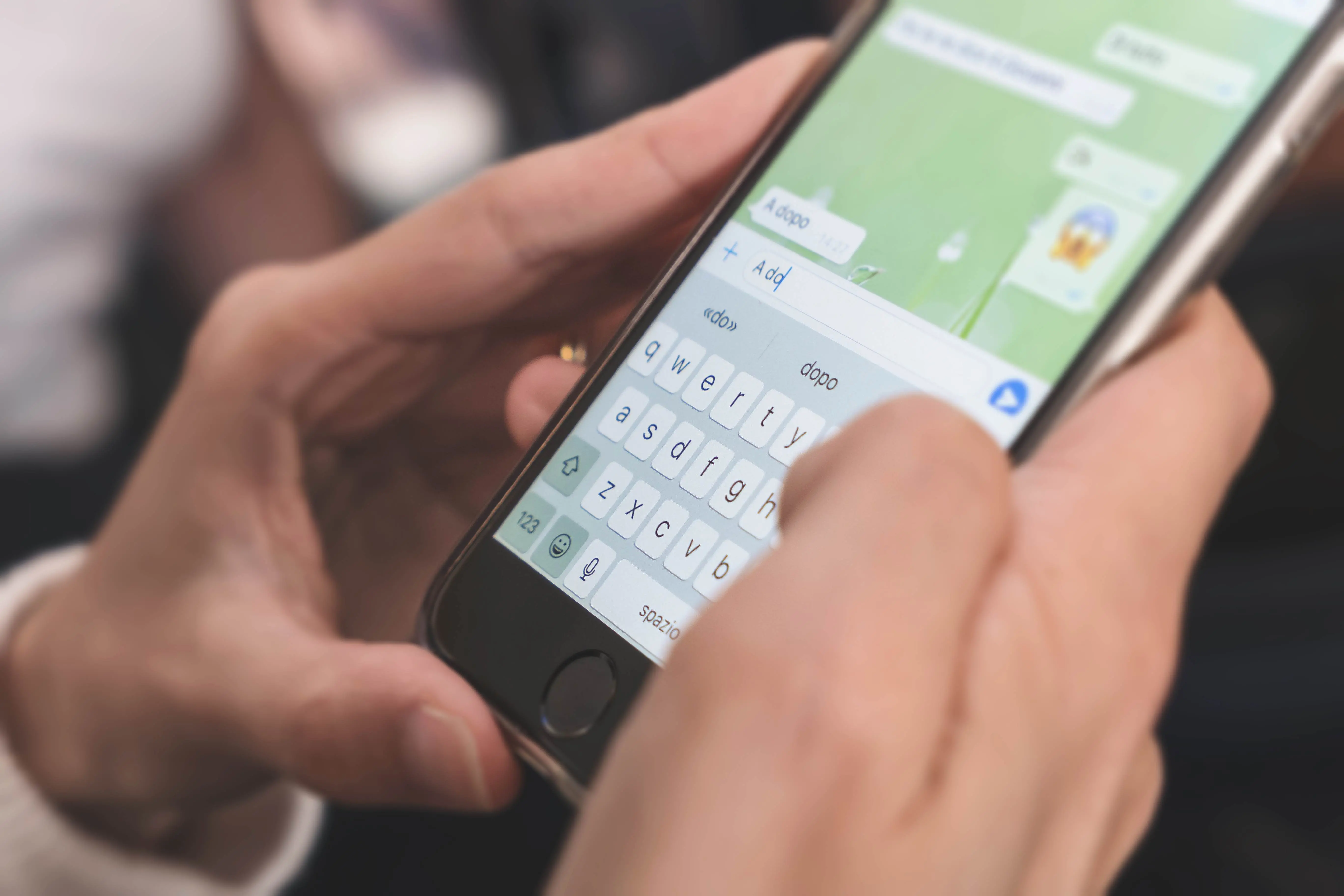 Imagem da notícia: WhatsApp libera tradução de mensagens de texto