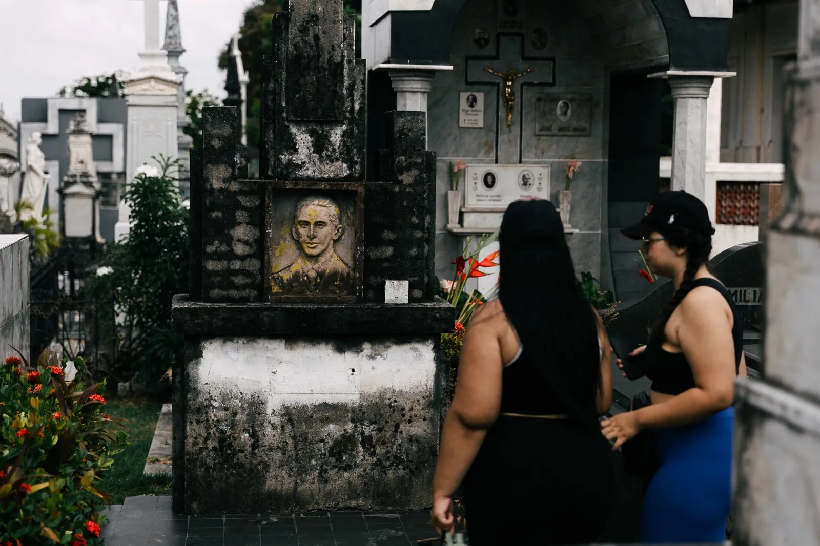 Túmulos são de responsabilidade das famílias