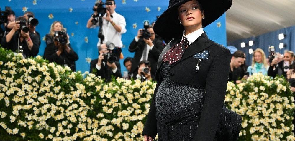 Imagem da notícia: Rihanna anuncia nascimento da filha; veja fotos
