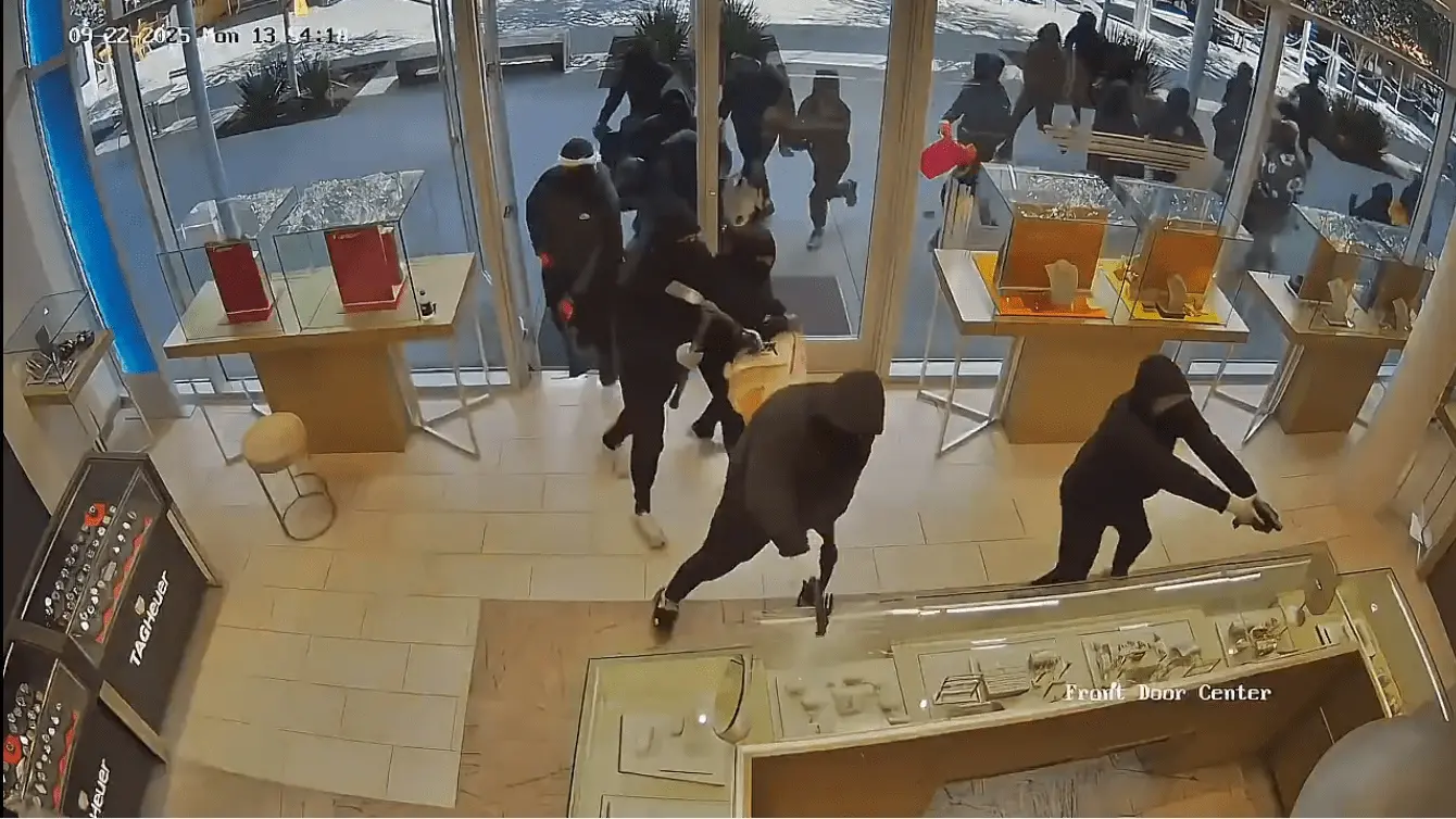 Imagem da notícia Grupo invade joalheria e rouba US$ 1 milhão, na Califórnia