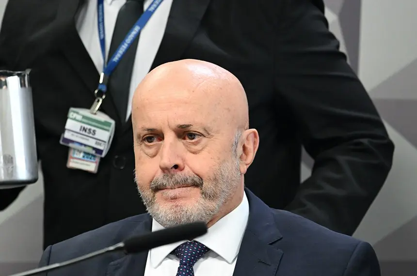 Imagem da notícia: ‘Careca do INSS’ não responde perguntas em CPMI e diz que apelido é 'fantasioso'