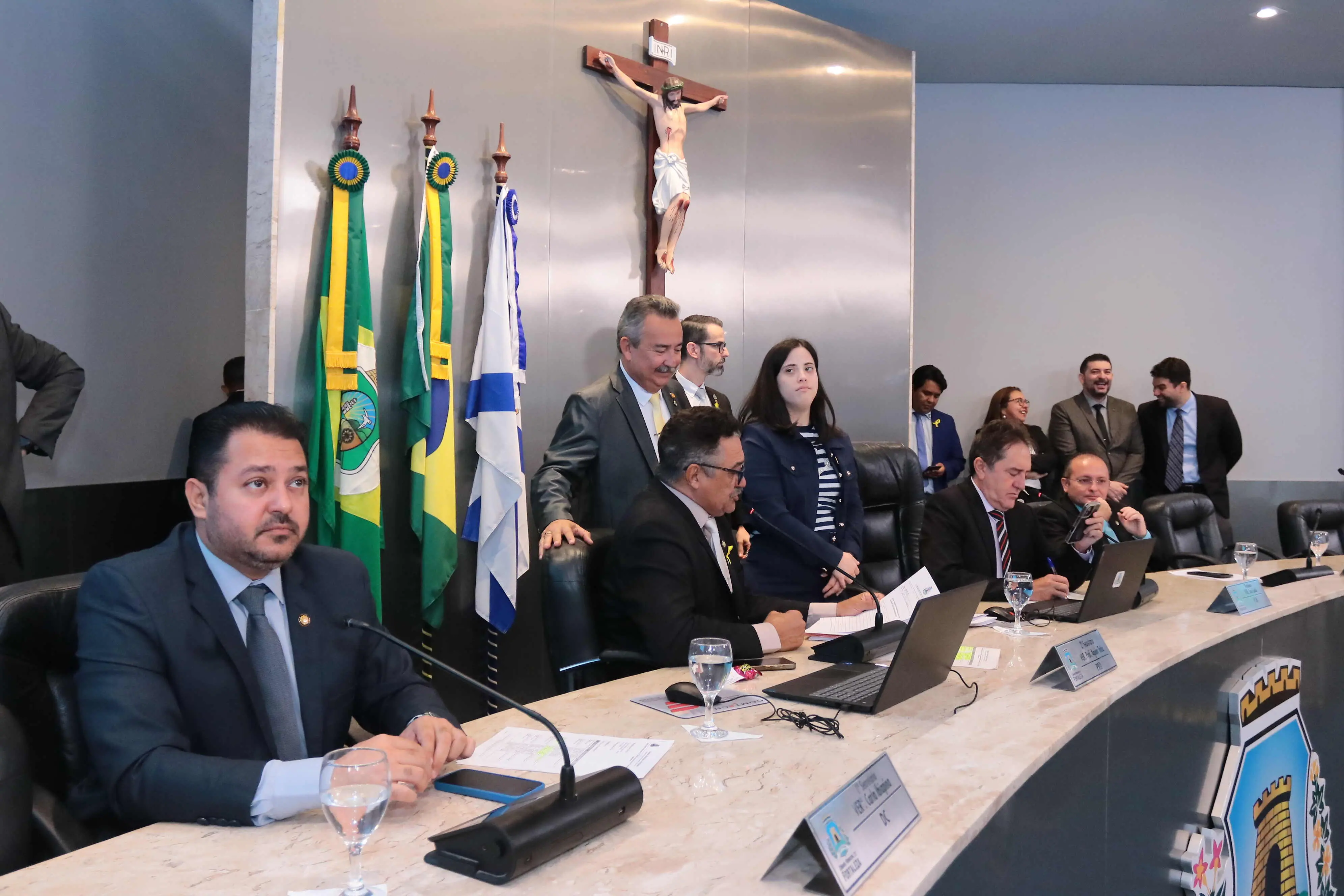 Imagem da notícia: Perdão de dívidas da Taxa do Lixo entra em projeto de Refis aprovado na Câmara de Fortaleza