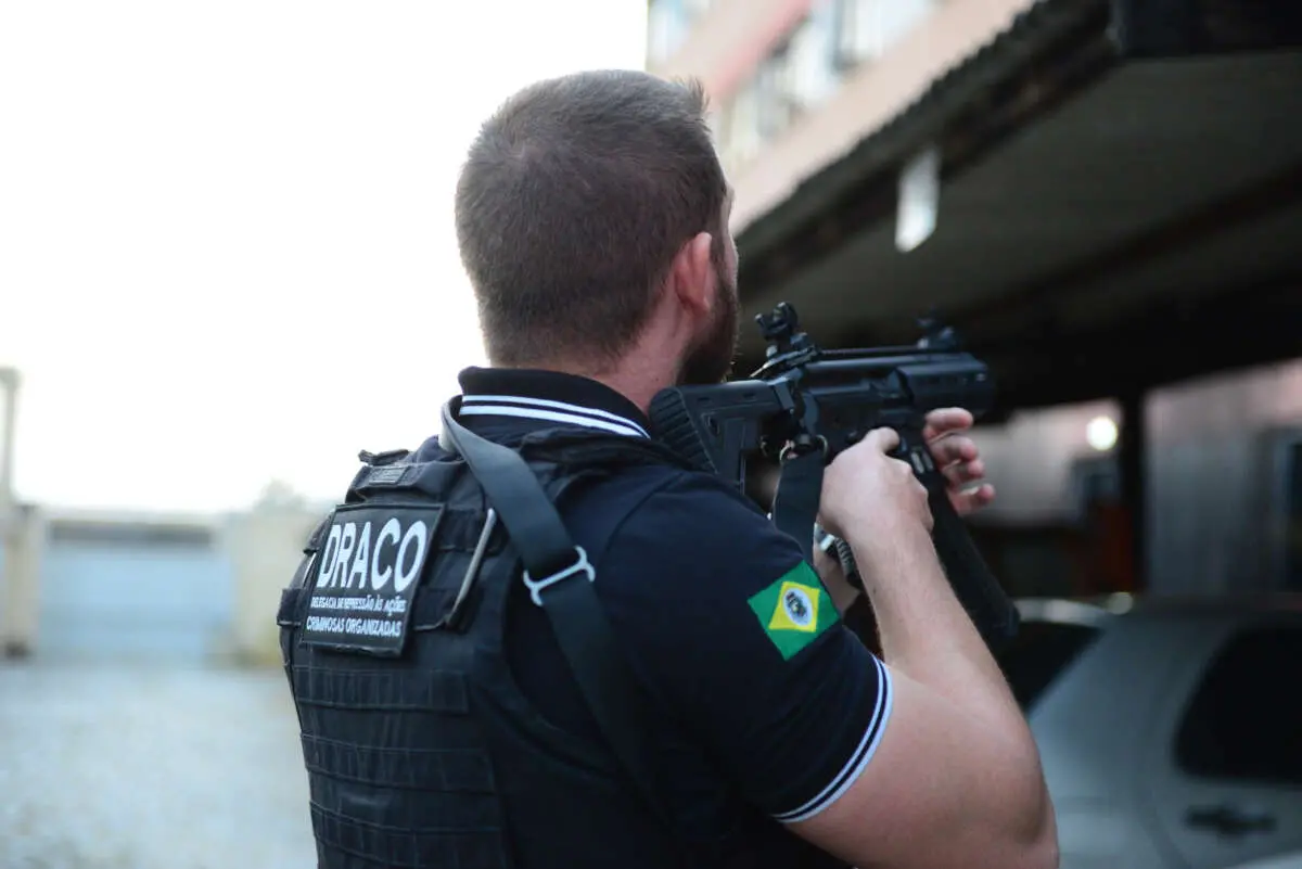 Imagem da notícia Polícia cumpre mandados de prisão contra facção de origem carioca no Ceará