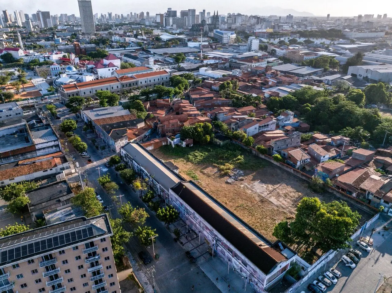 Imagem da notícia: De uso de imóveis vazios a doação de terras, como Fortaleza quer resolver falta de moradias