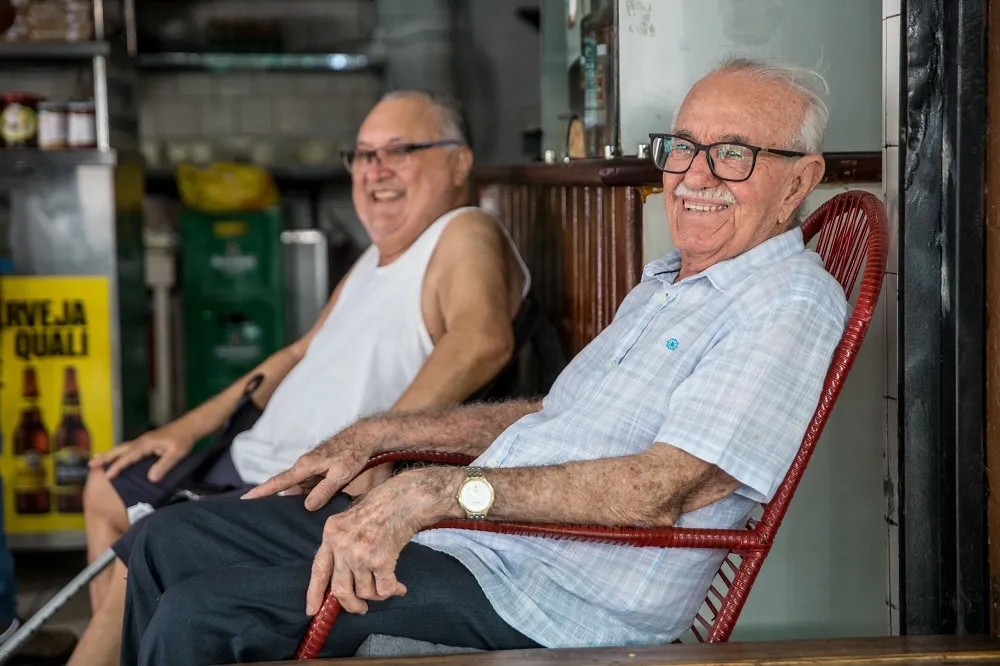 Até hoje, Raimundo recebe amigos e clientes na loja diariamente