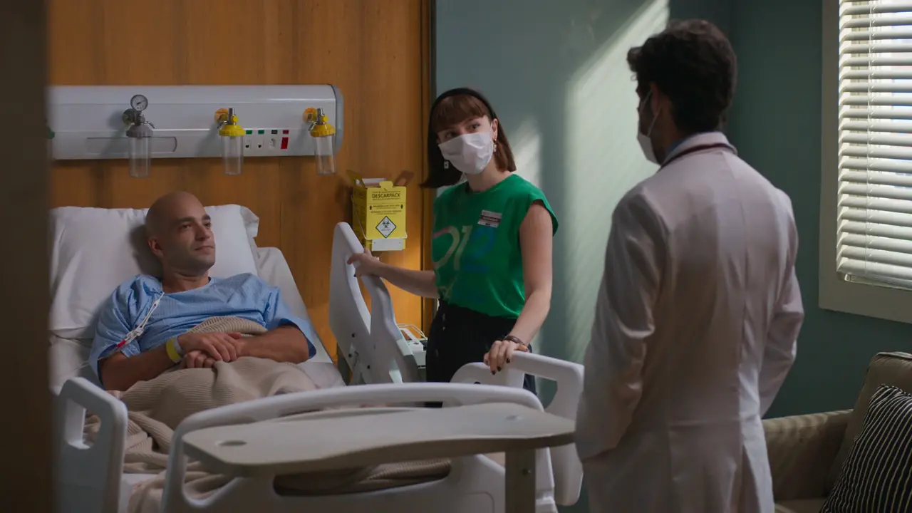 Imagem da notícia: Sem barriga? Alice Wegmann reage após suposto erro de continuidade em Vale Tudo