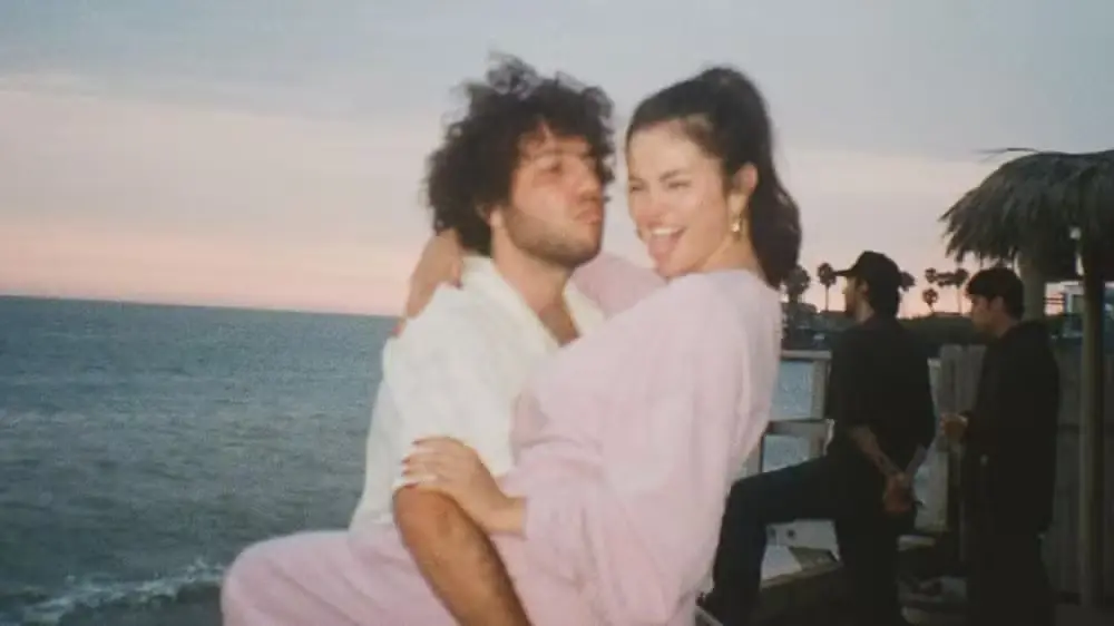 Imagem da notícia: Selena Gomez e Benny Blanco se casam neste sábado em cerimônia luxuosa na Califórnia