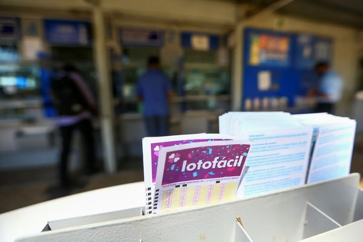 Imagem da notícia: Aposta acerta 15 números da Lotofácil e ganha R$ 1,8 milhão