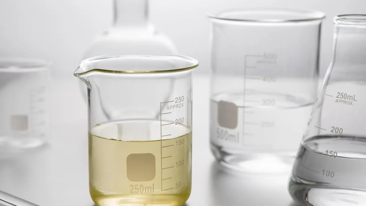 Imagem da notícia: O que é metanol e o que se sabe sobre as mortes após ingestão de bebida alcoólica com a substância