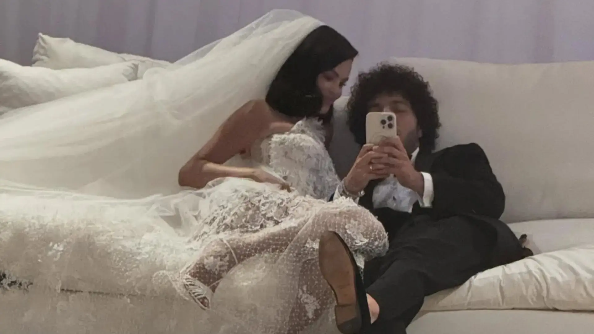 Imagem da notícia: 'Casei com uma princesa’, diz Benny Blanco em post sobre casamento com Selena Gomez