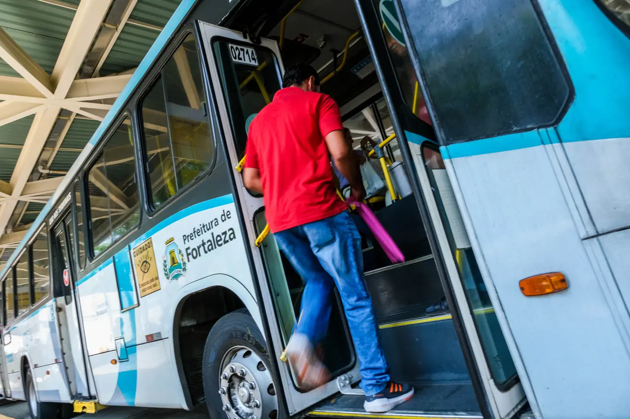 Imagem da notícia: 29 linhas de ônibus têm frotas reduzidas em Fortaleza