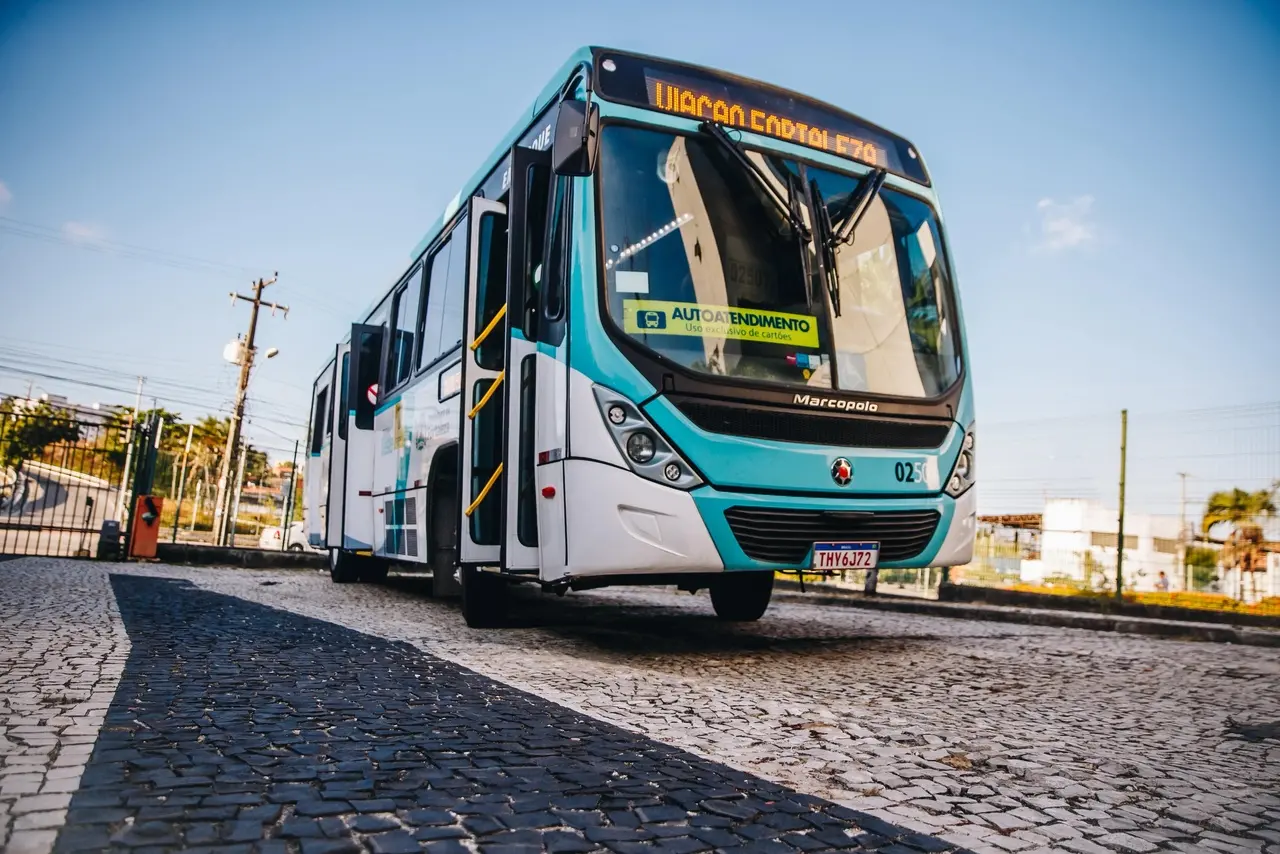 Imagem da notícia: Valor ‘ideal’ da passagem de ônibus em Fortaleza deveria ser mais de R$ 7,00; entenda