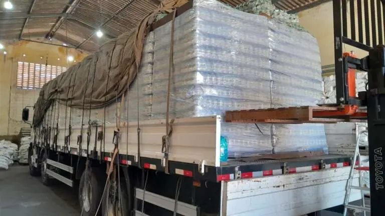 Imagem da notícia: 60 mil garrafas de bebidas alcoólicas irregulares são apreendidas no CE