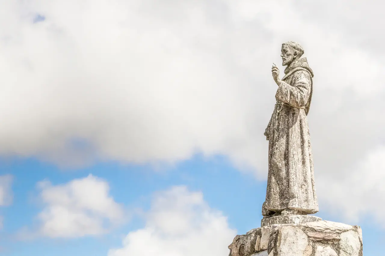 Imagem da notícia: Dia de São Francisco de Assis: conheça história do santo protetor dos animais