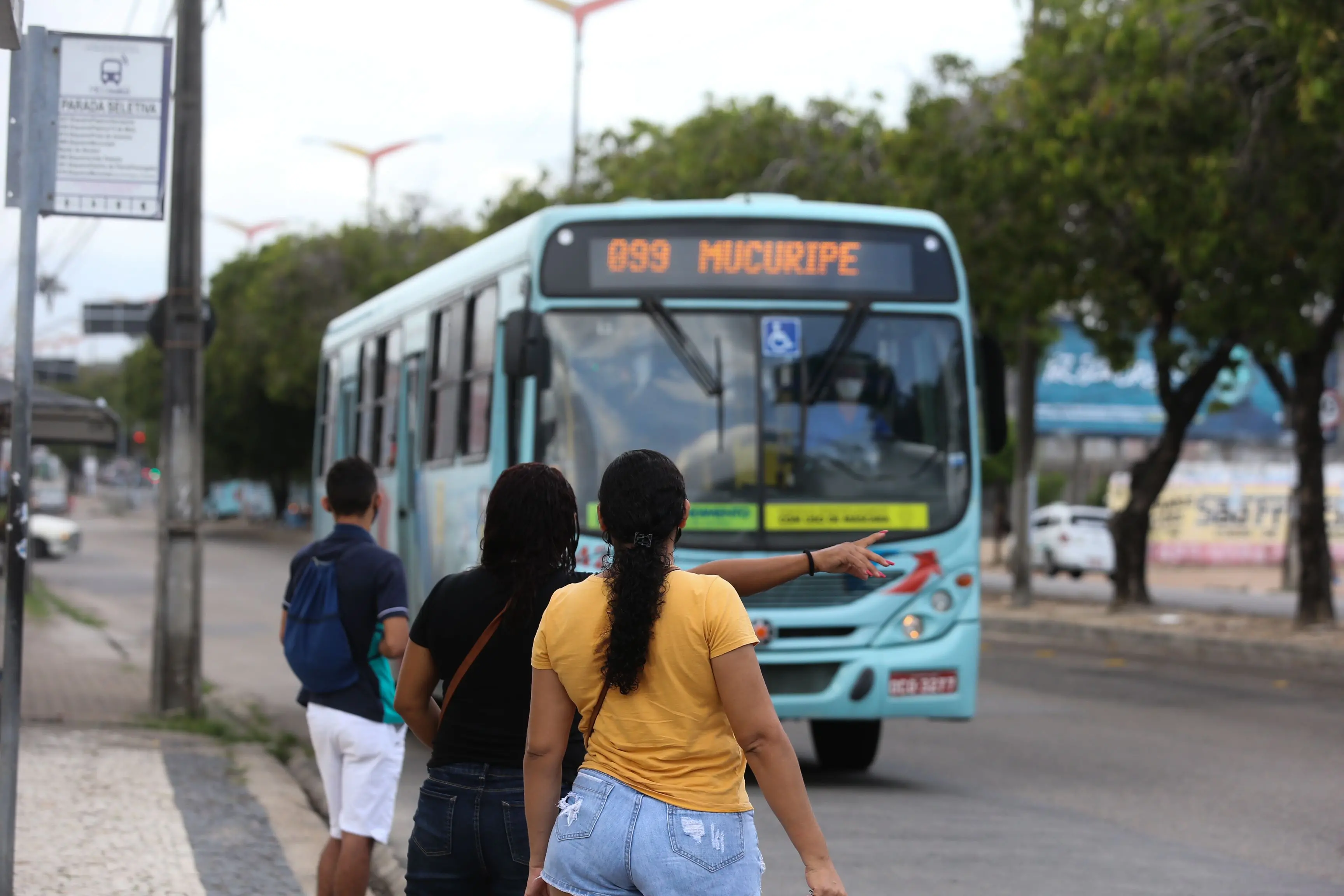 Imagem da notícia: Atrasos e ‘queima de paradas’ são as principais reclamações sobre ônibus de Fortaleza em 2025