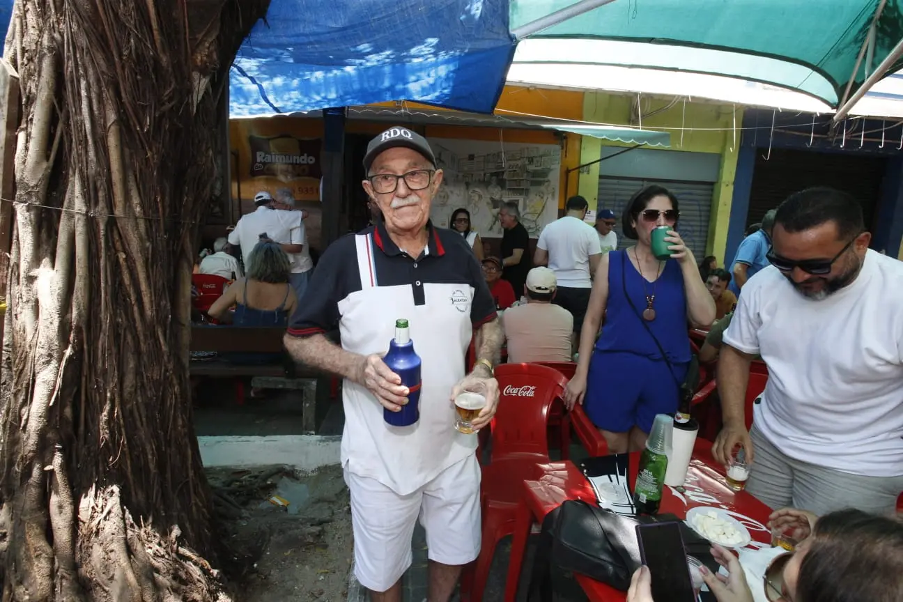 Imagem da notícia: Raimundo do Queijo faz festa da 'ressurreição' no Centro de Fortaleza