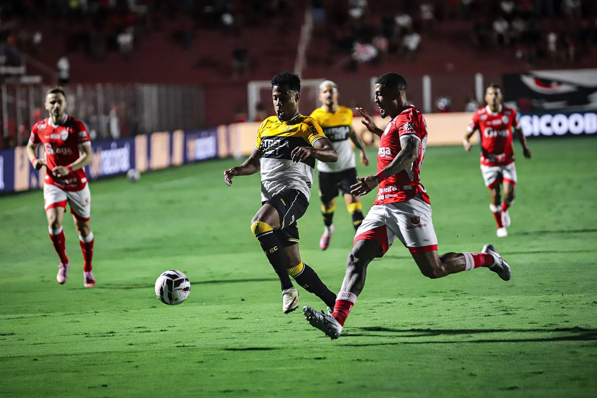 Imagem da notícia Jogos de hoje na TV: veja onde assistir e horário das partidas de terça-feira (7)