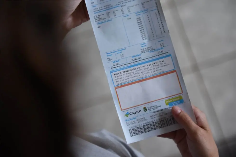 Imagem da notícia: Conta de água, que ficará mais cara no Ceará, já compromete até 5% da renda das famílias mais pobres