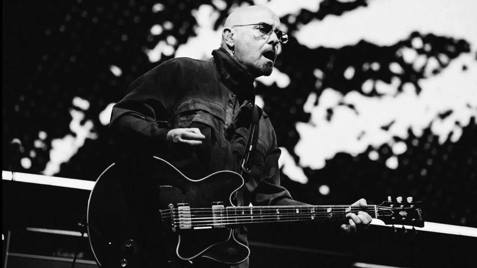 Imagem da notícia Paul Arthurs, membro da banda Oasis, anuncia pausa na carreira para tratamento de câncer