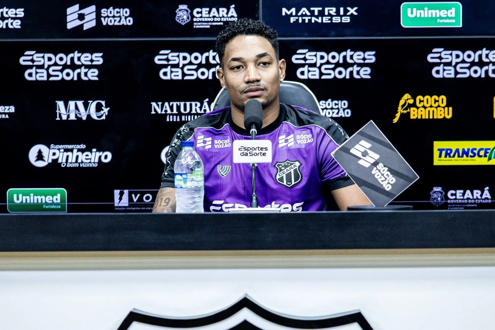 Imagem da notícia Fernandinho revela surpresa com titularidade no Ceará e projeta duelo contra o Sport