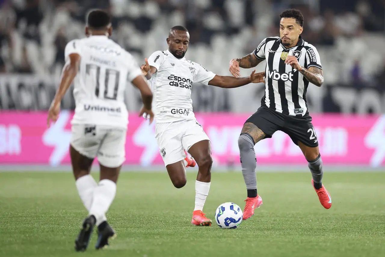 Imagem da notícia CBF muda horário do duelo entre Ceará e Botafogo pela Série A