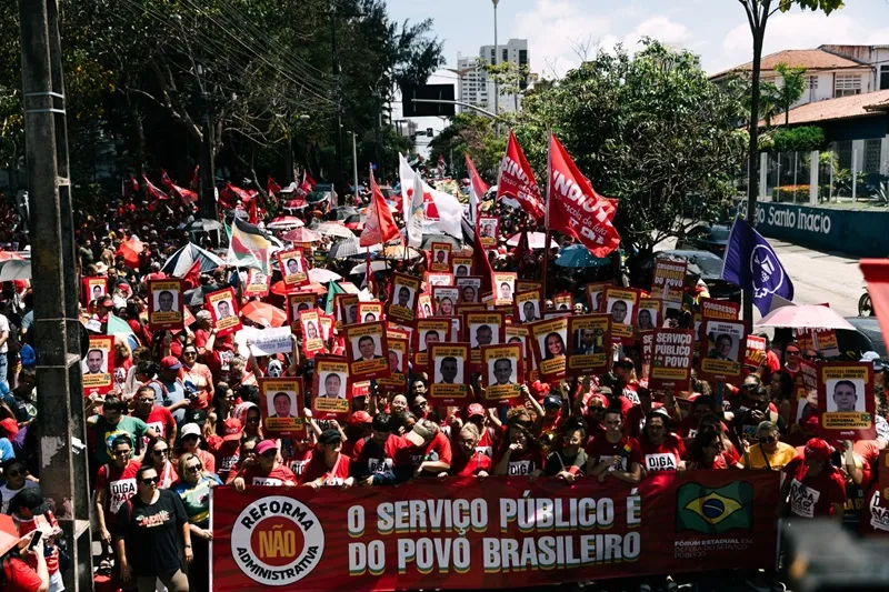 Participam da manifestação servidores e entidades sindicais das esferas federal, estadual e municipal