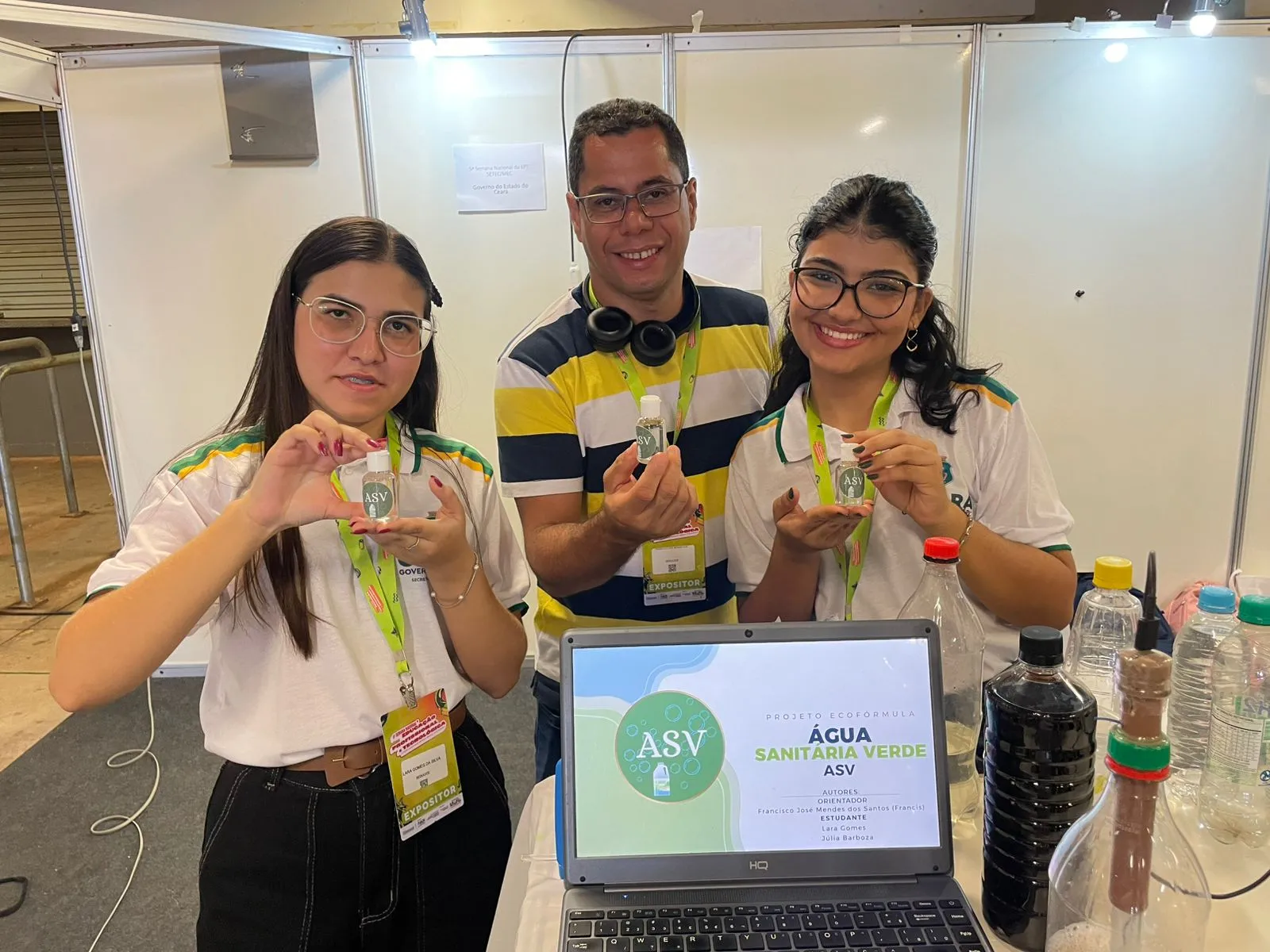 Água sanitária verde foi produzida em escola estadual no bairro Bom Jardim, em Fortaleza.