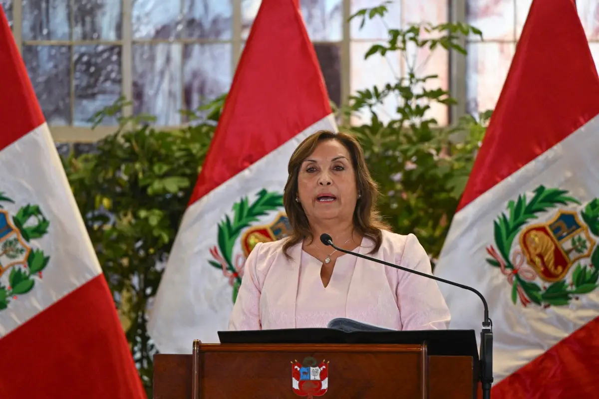 Imagem da notícia Congresso do Peru destitui Dina Boluarte, e José Jerí assume presidência