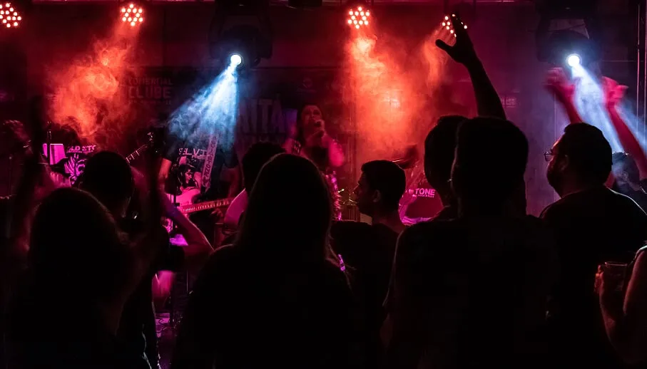 Criado há 20 anos, Humaitá Rock formou plateia e se expandiu para além da música ao longo das edições; registro do show de Shirley Cordeiro e Old Stone no evento