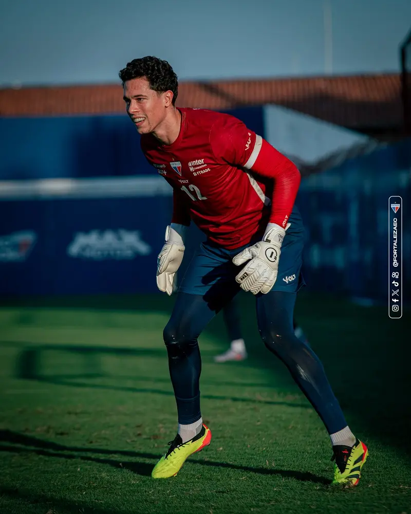 Imagem da notícia: Goleiro Brenno lamenta lesão de João Ricardo e cita preparo para ser titular