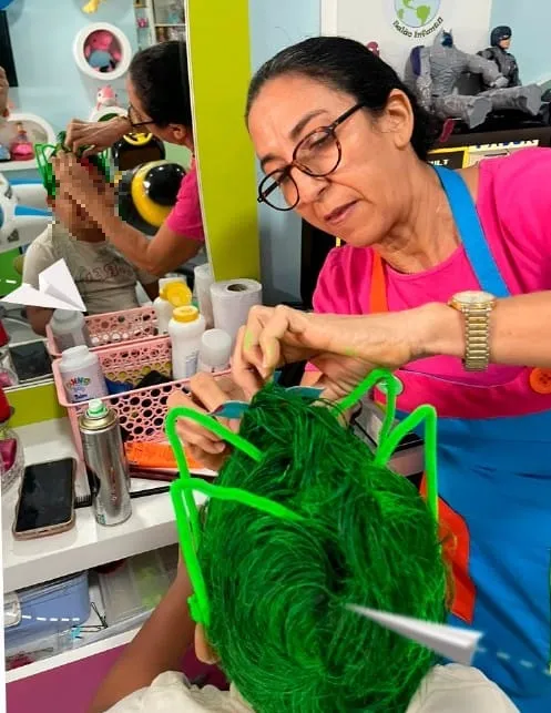 Cabelereiros estão buscando ideias e criatividade para atender clientinhos exigentes.
