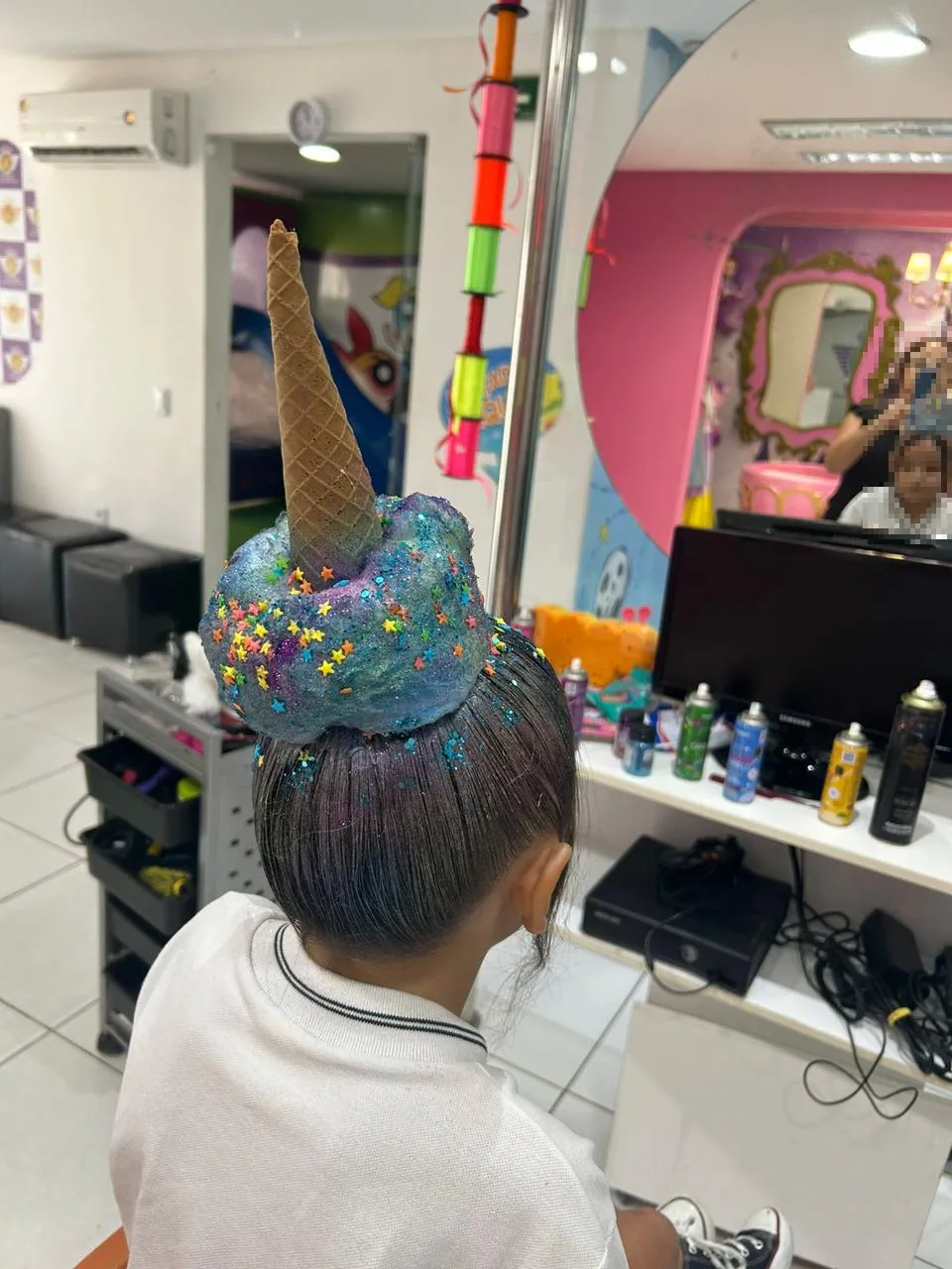 Brilhos, cores e muita criatividade são exigências dos pequenos.