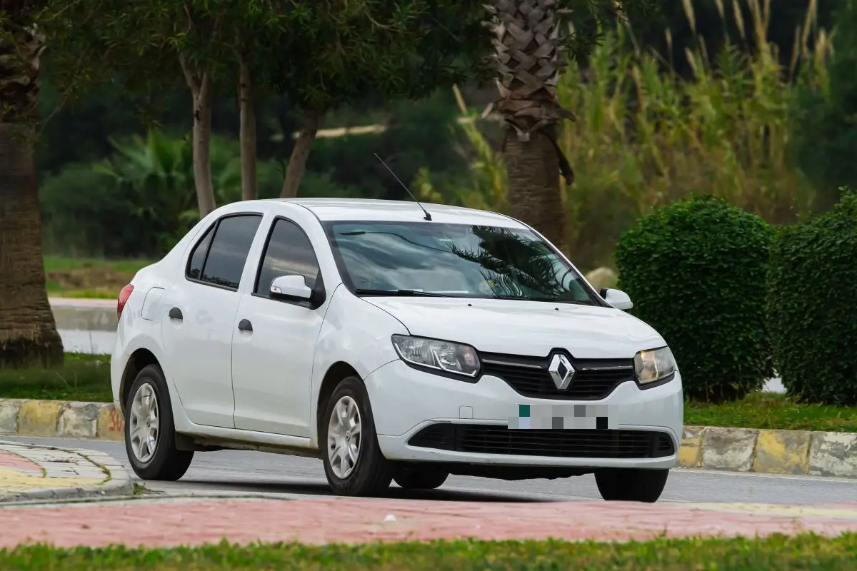 Foto do carro Renault Logan.