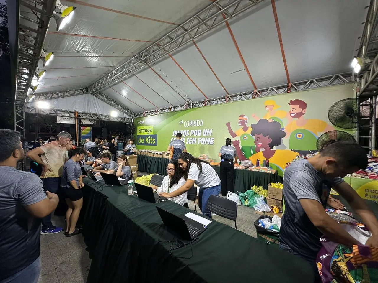 Imagem da notícia Kits da 1ª Corrida 'Juntos por um Ceará Sem Fome' começam a ser entregues nesta terça (14)