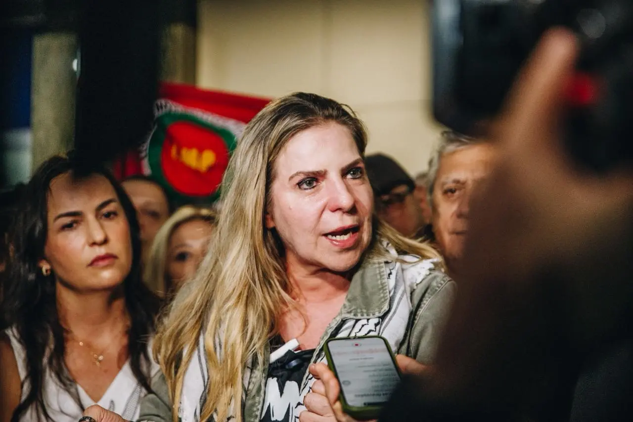 Imagem da notícia: Câmara Municipal de Fortaleza aprova congratulações para Luizianne por missão humanitária