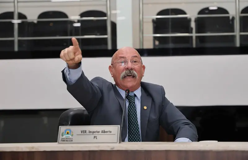 Imagem da notícia: Câmara de Fortaleza aprova punição a Inspetor Alberto por acusar PT de ligação com crime organizado