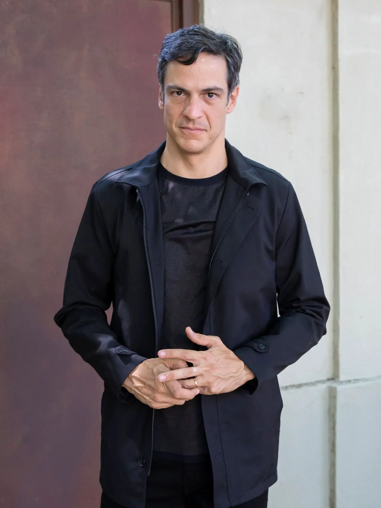 Imagem da notícia Mateus Solano dá tapa em celular de espectadora durante peça