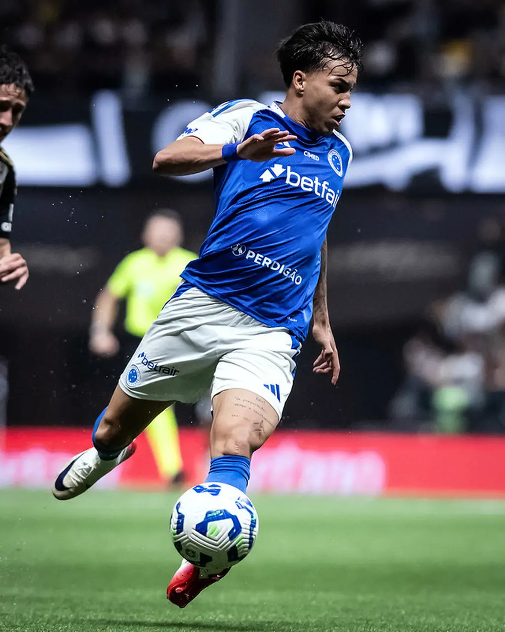 Imagem da notícia Sem artilheiro, Cruzeiro terá cinco desfalques contra o Fortaleza; Veja provável escalação