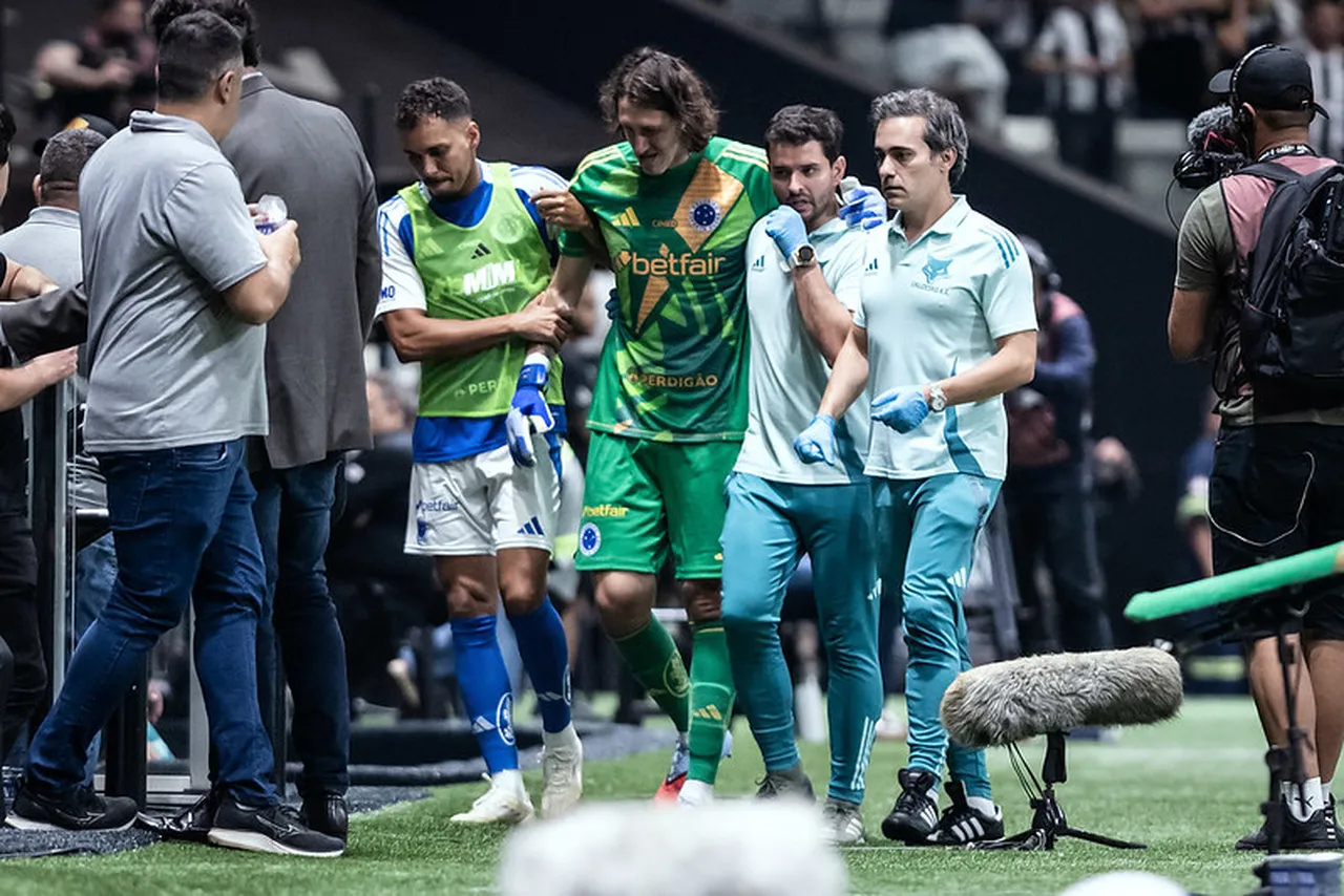 O goleiro Cássio também desfalca o Cruzeiro contra o Fortaleza