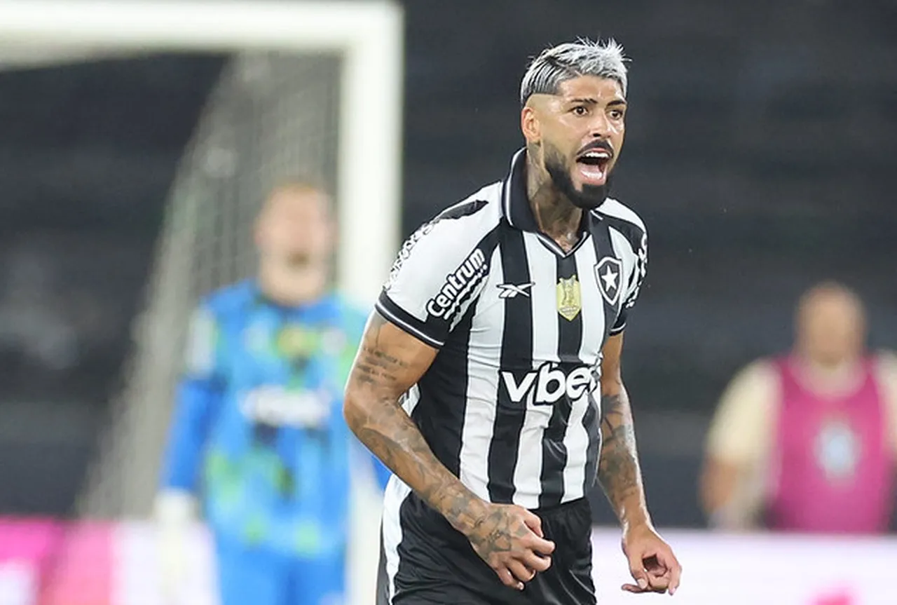 Alexander Barboza é desfalque do Botafogo pelo 3º cartão amarelo