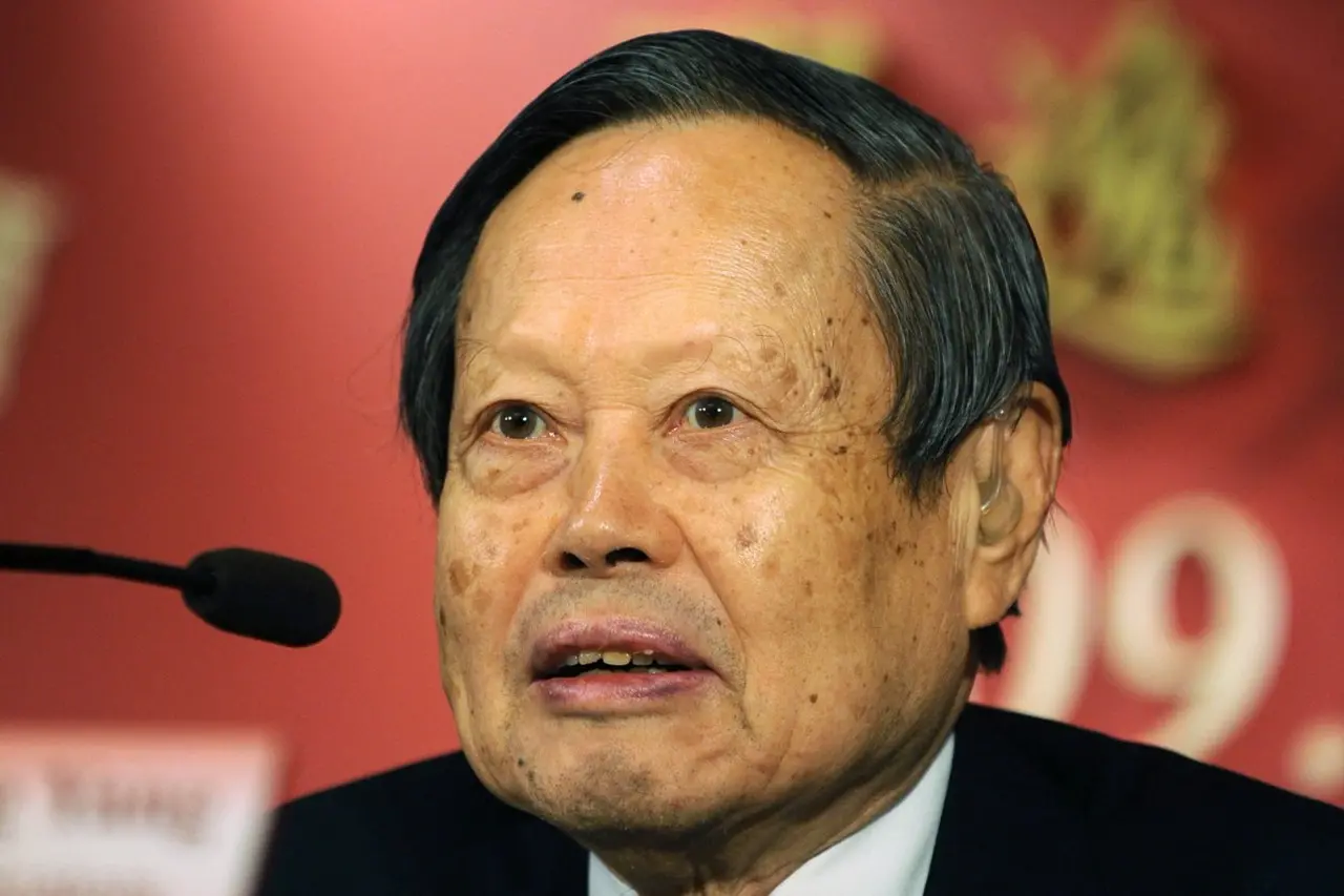 Imagem da notícia Morre Chen Ning Yang, físico vencedor de Nobel, aos 103 anos