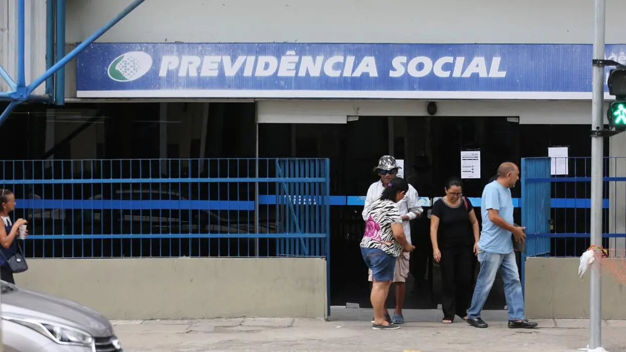 Imagem da notícia INSS suspende novos empréstimos consignados de quatro bancos; veja lista