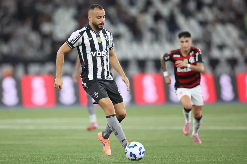 Imagem da notícia Sem Arthur Cabral e Savarino, Botafogo divulga relacionados contra o Ceará