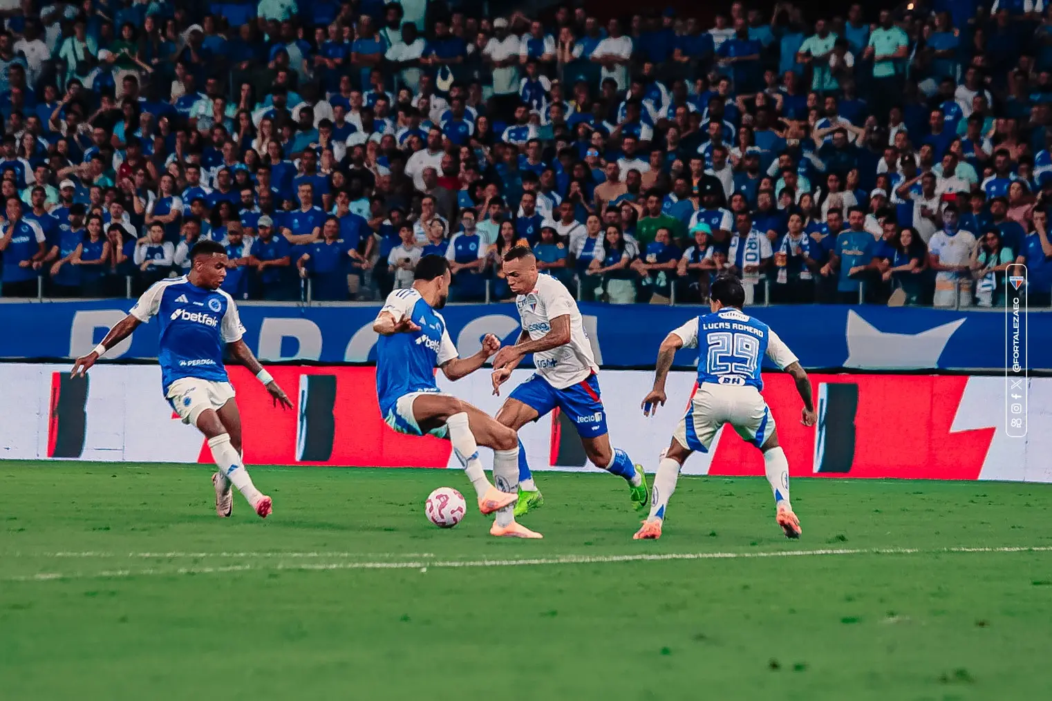Imagem da notícia Brenno Lopes lamenta derrota para o Cruzeiro e projeta duelo contra o Flamengo